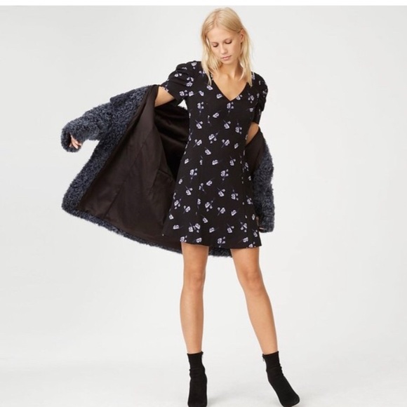 Club Monaco Dresses & Skirts - Club Monaco Lenoria floral puff sleeve dre…